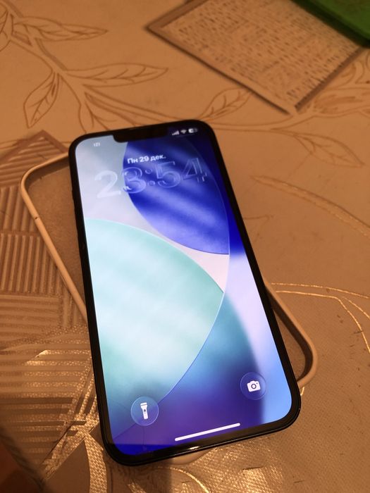 Продам Iphone 13 128