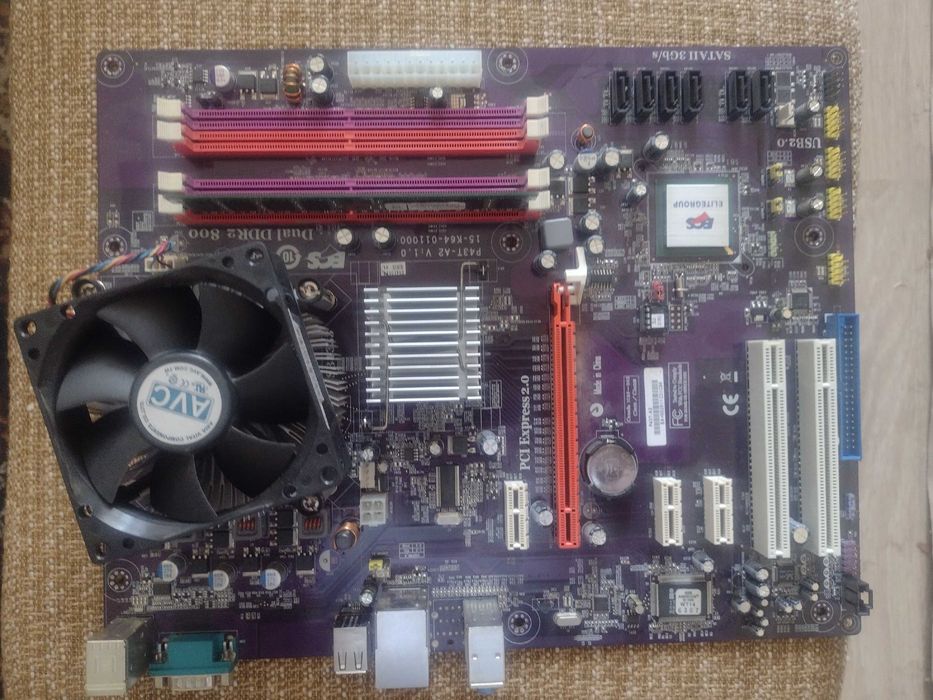 Продавам дъно с процесор и рам