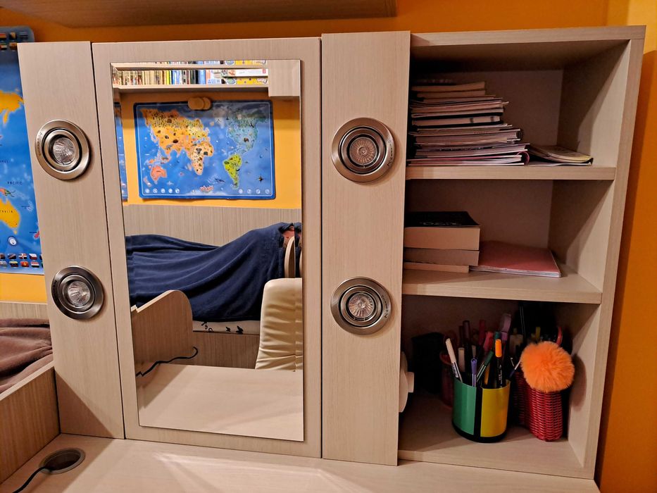 Vand dulap cu oglinda si leduri