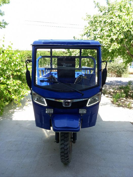 Lochin motorol yaxshi holatda sotiladi