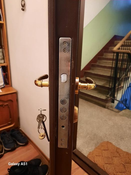 Reparatii usi metalice și termopan