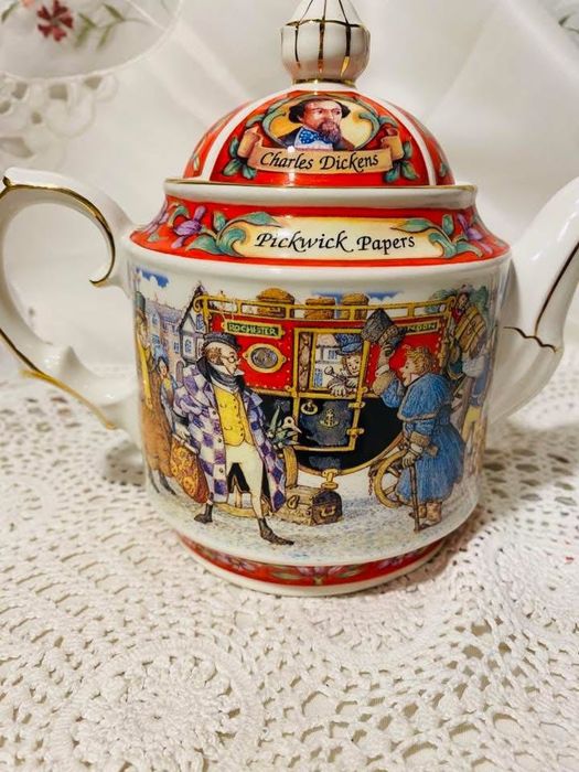 порцеланов чайник