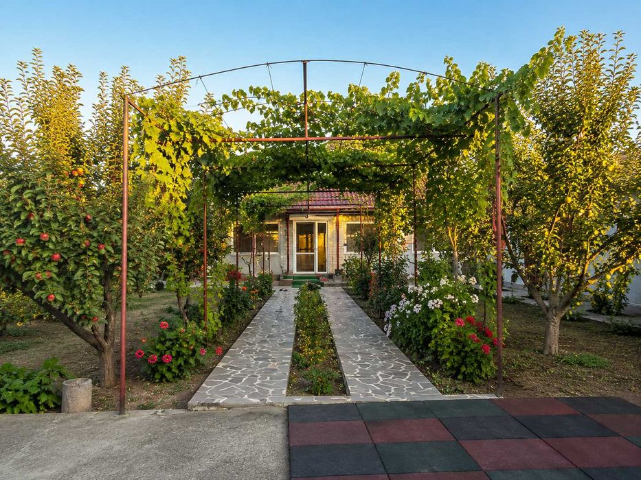 Casă de vânzare în Șendreni, teren în proprietate, 700 mp, 152 mp construiți, gata de mutat  150.000 EUR