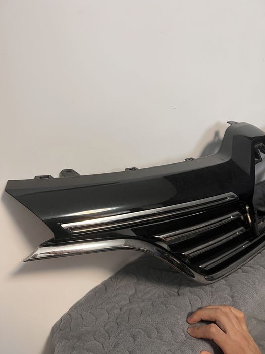 Grila radiator Renault Megane 4 ORIGINALA (varianta cu Distronic)