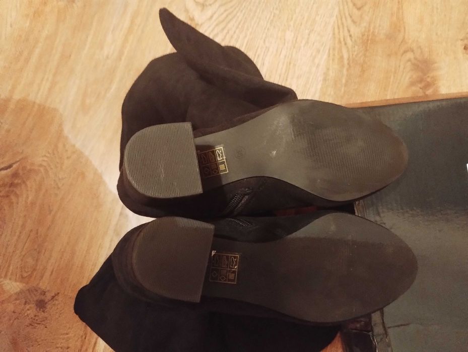 НОВИ черни велурени ботуши N 38