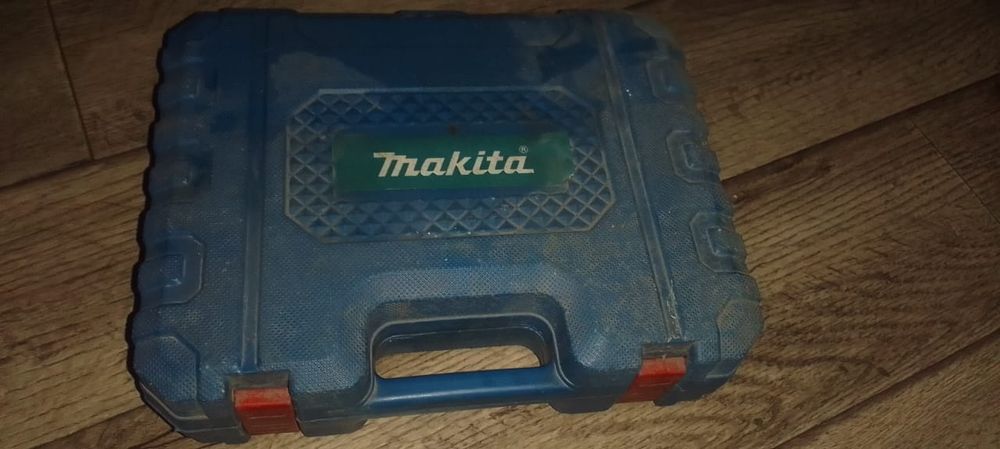 Шуруповерт Makita