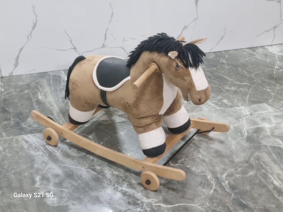 Продам Лошадка-качалка