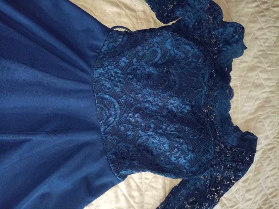 Намалям Офицялна рокля размер м, гол гръб