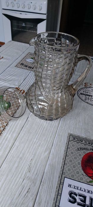 Продам графин для холодных напитков