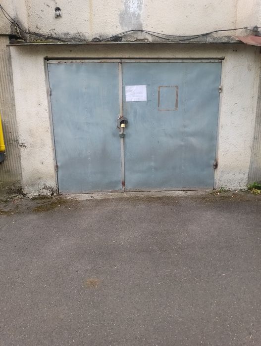 Garaj de închiriat , pe termen lung ,sub bloc .