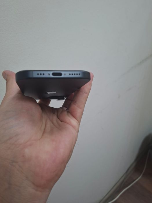 Продам iphone 15 с гарантией