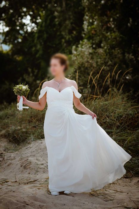 Бяла булчинска рокля