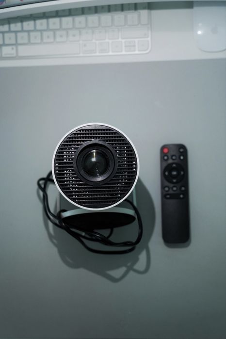 Videoproiector portabil HY300 - Nou