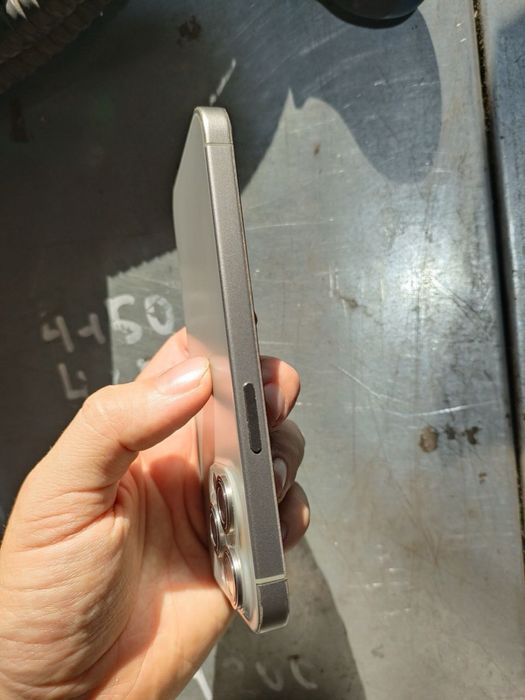 Продам iPhone 15 Pro 256