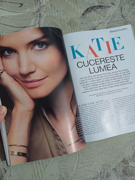 Vand revista Glamour octombrie 2014, cu Katie Holmes