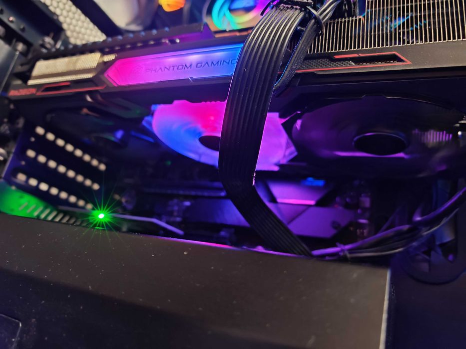 Placa video AMD Radeon RX 6700 XT