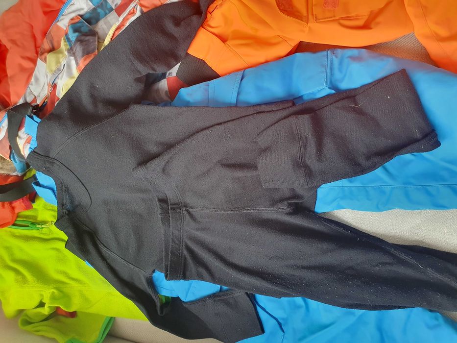 Пълен детски ски комплект Quiksilver яке,гащеризони2бр, полари 3бр, 3г