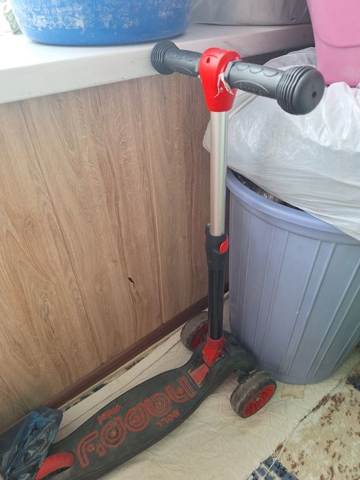 Самокат красный!