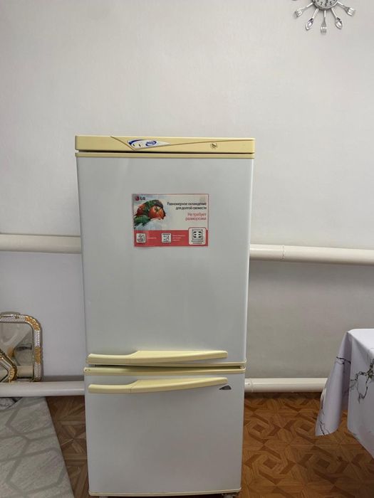 Продам Холодильник LG