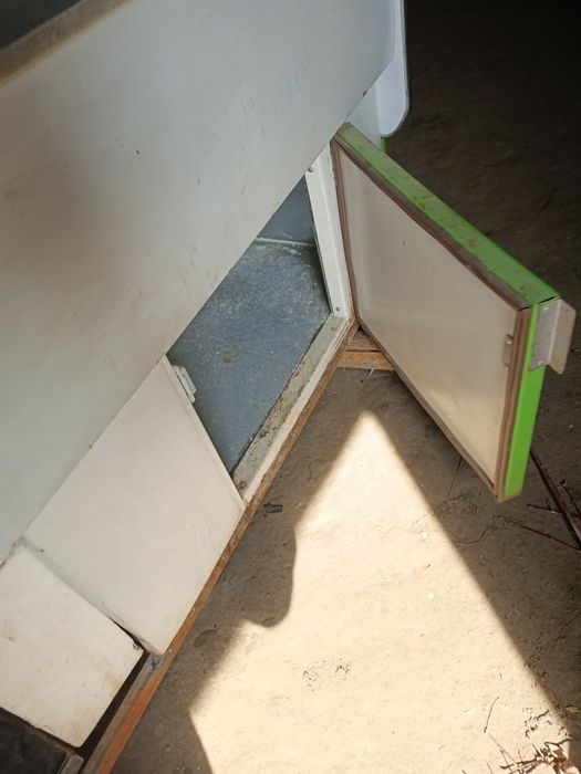 Vitrina holati yangi umuman ishlatilmagan uyda turgan