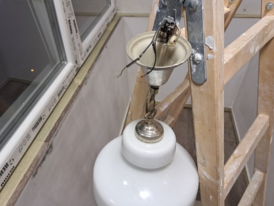 Продавам полилей