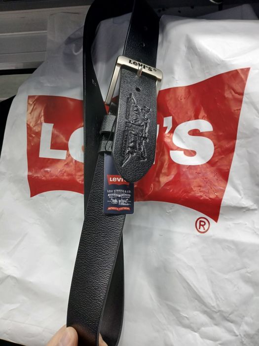 Продаю качественный новый  кожаный ремень LEVIS звоните смело