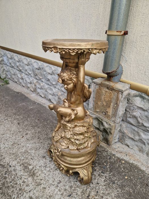 Прекрасна антикварна гипсова колона постамент