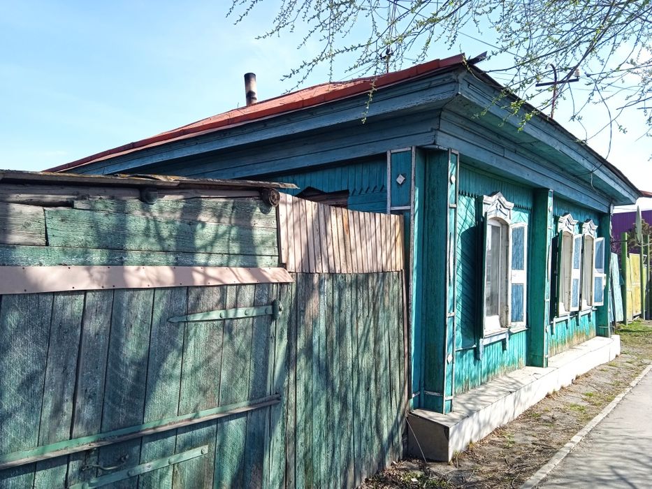 Продам дом. Бревенчатые.в рабочем поселке