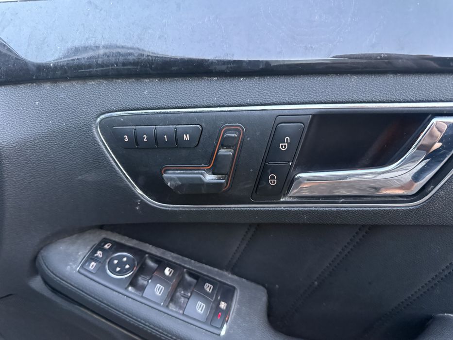 На Части w212 Mercedes E 250 cdi / Ръчка /Harman Kardo