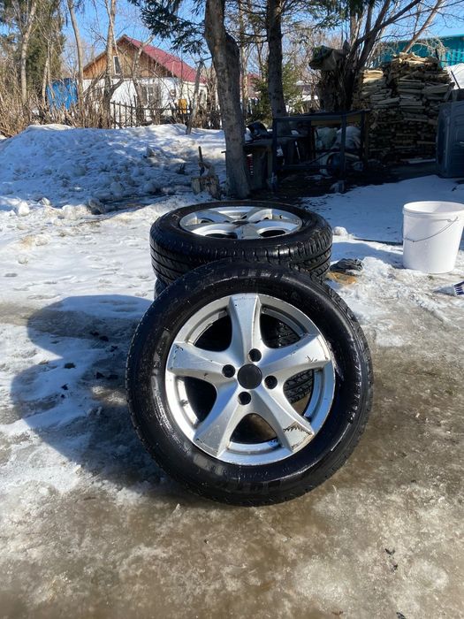 Продам комплект резины с дисками