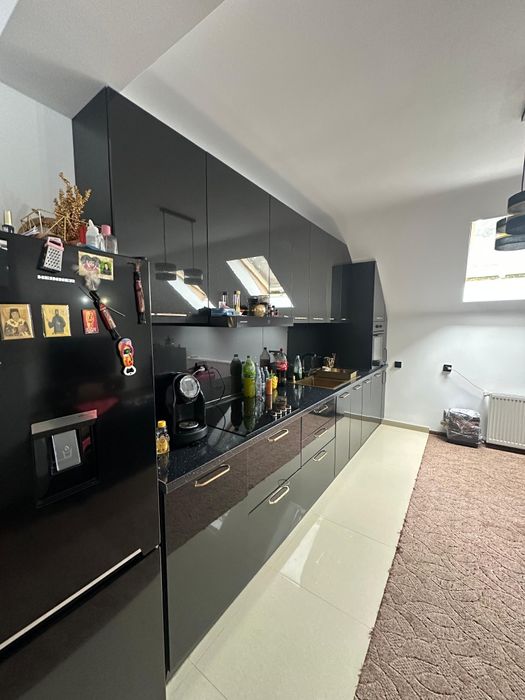 Apartament 4 camere ,,2 grupuri sanitare ,mansarda ,125 mp