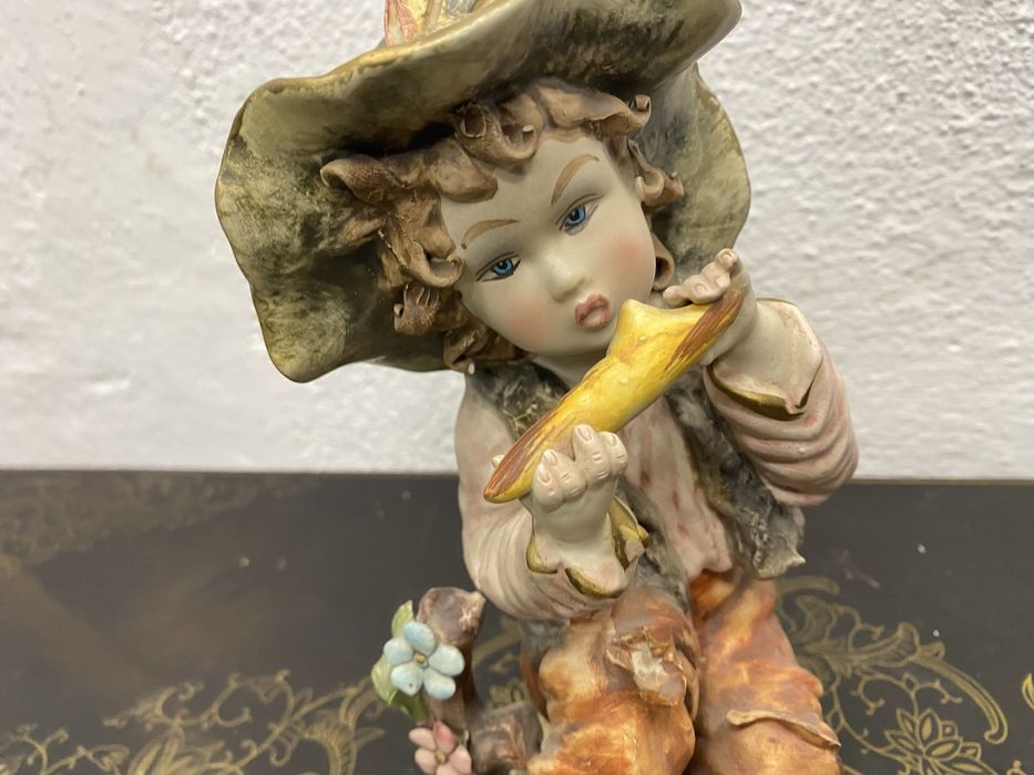 Стара италианска фигура от порцелан каподимонте