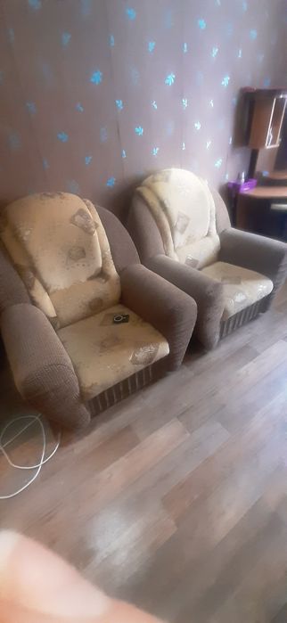 Продам мягкий уголок с креслами