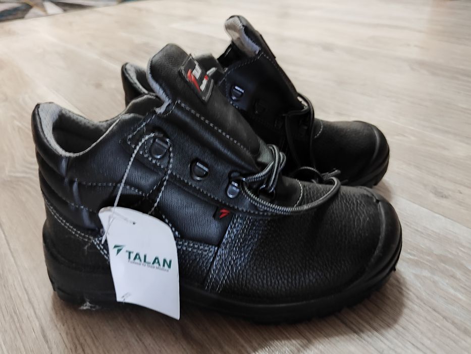 Продам спецботинки