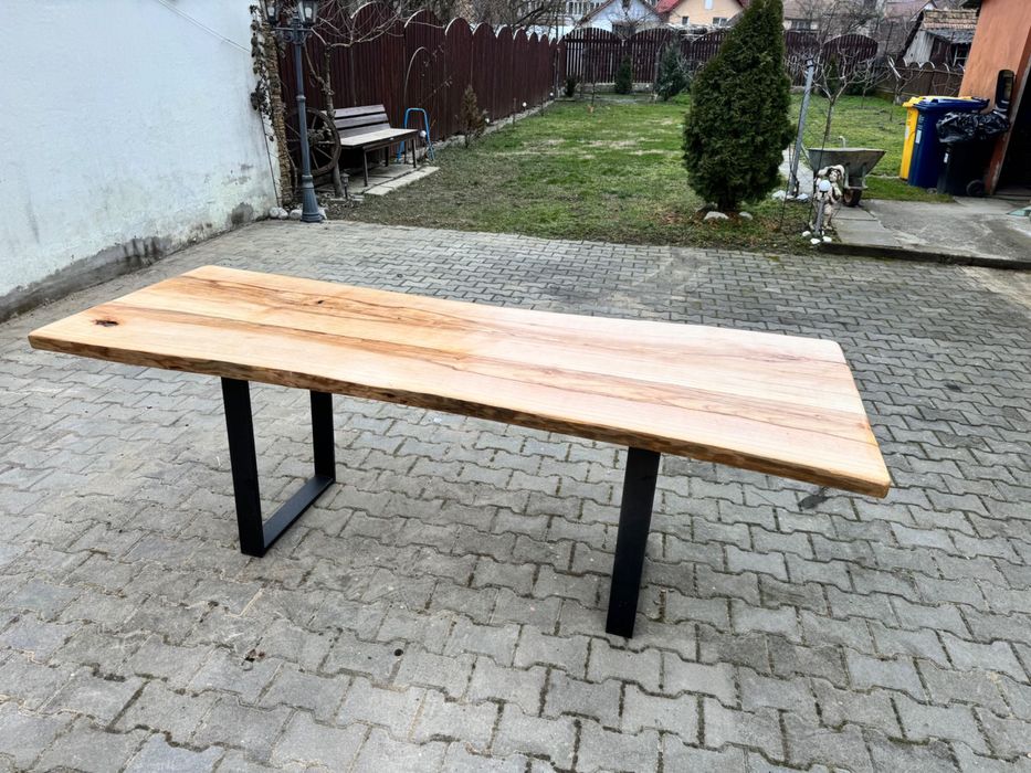 Masă robustă din lemn de frasin