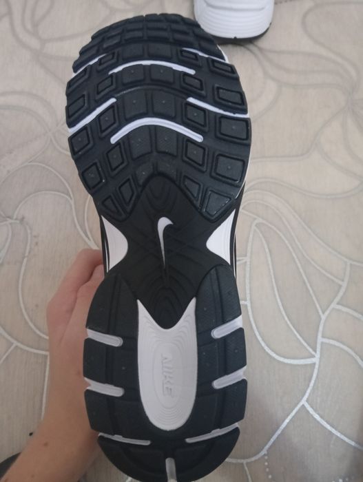 Продам Nike v5 rnr