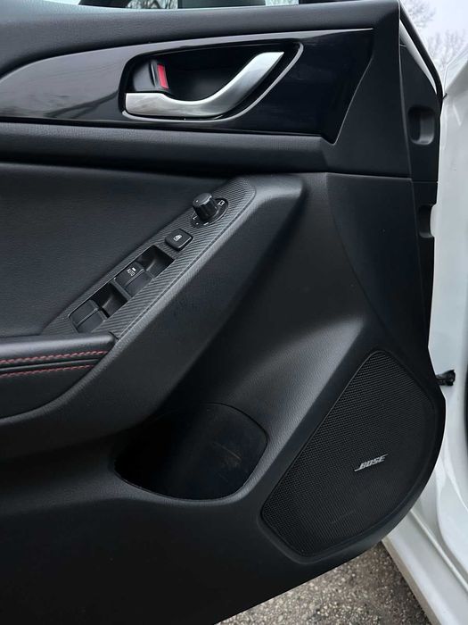 Mazda 3 2.2d Skyactiv Head-Up BOSE