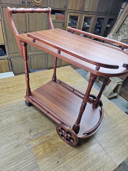 Продаю сервировочный стол