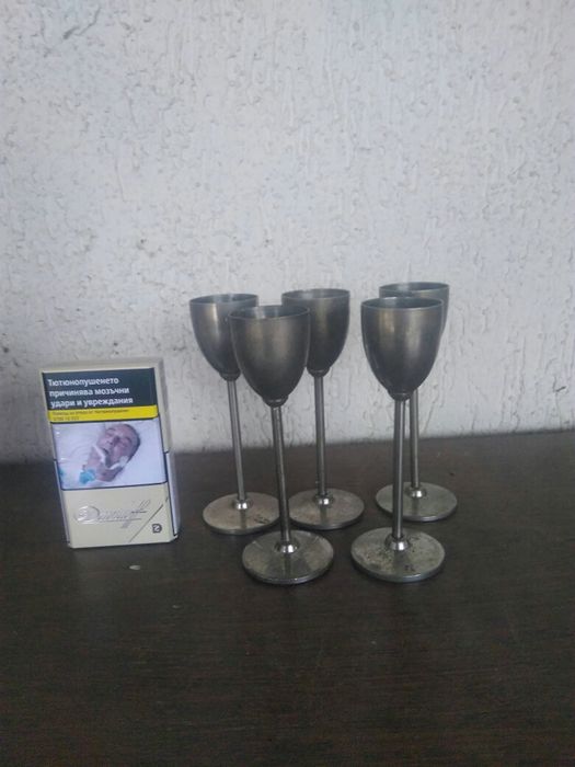 Продавам 5 броя дьлбоко посребрени Руски чашки