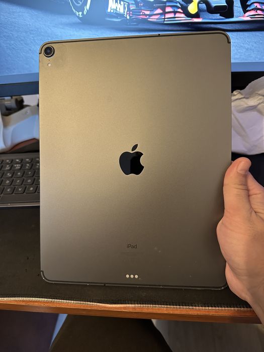 Vand Ipad Pro 12,9 inchi , generatia a 3 a  stocare de 256 +sim