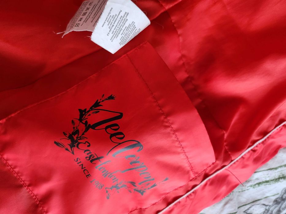 Geaca rosie Lee Cooper ca noua