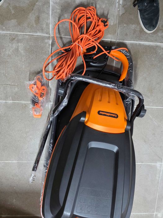 Mașină de tuns iarba plutitoare LawnMaster 1800 W 36 cm cu colectare