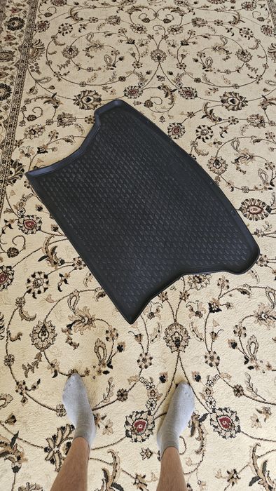 Продам коврик в багажник Granta Cross