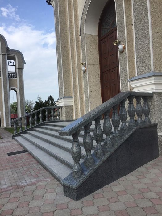 Гранит,тумба, болясина, перила, травертин