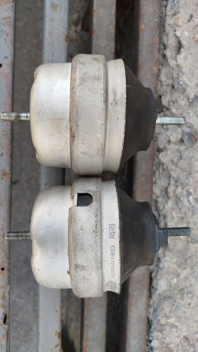 Продам опора двигателя на WV Passat b5