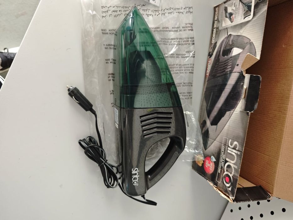 Автомобильный пылесос.