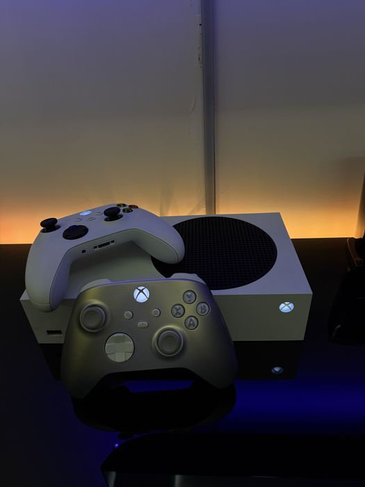 Продается Xbox Series S