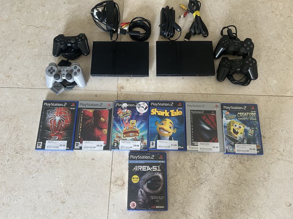 Vand doua PlayStation 2 / ps2