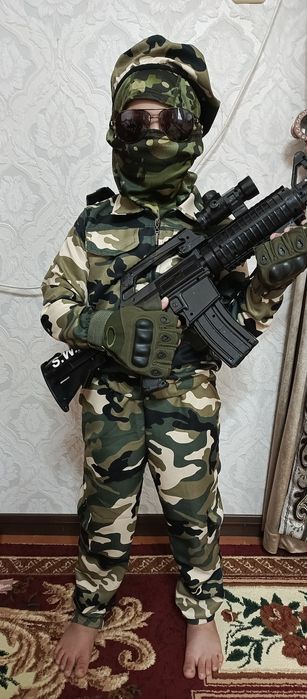 Военая форма с аксессуарами. Новая