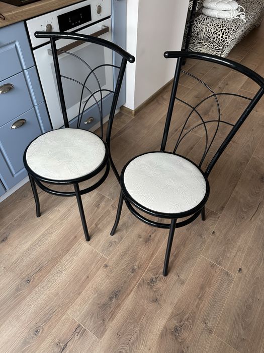 Трапезна стъклена маса с 4 стола